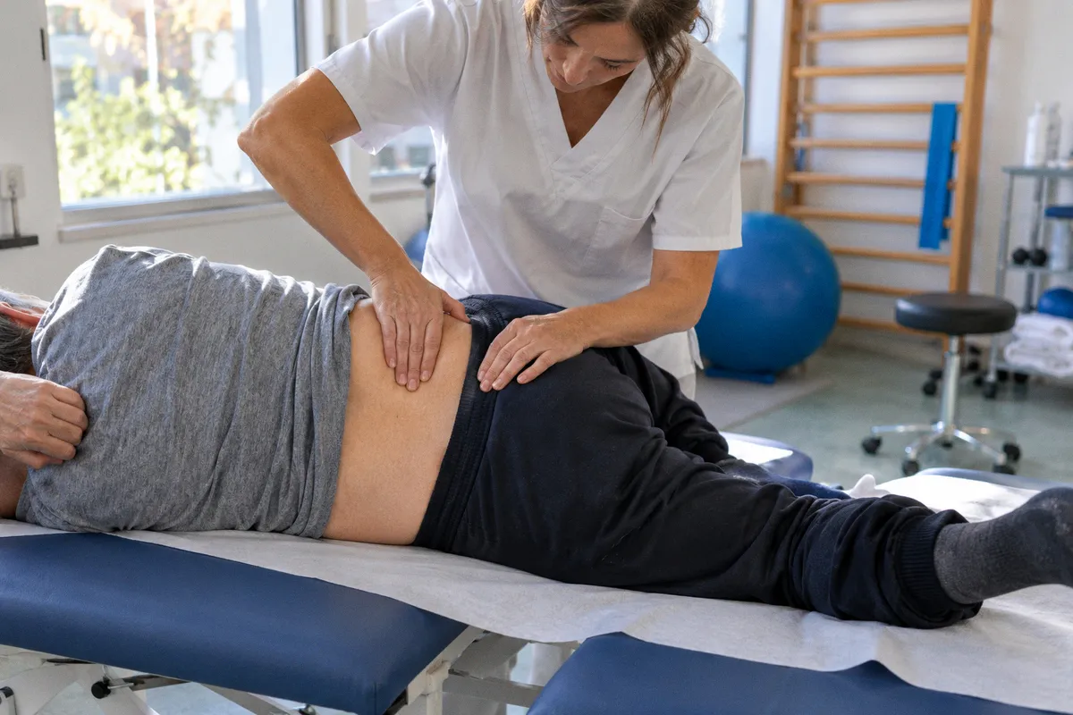 Lumbalgia mecánica: ¿cuándo apostar por la cirugía o seguir con fisioterapia?